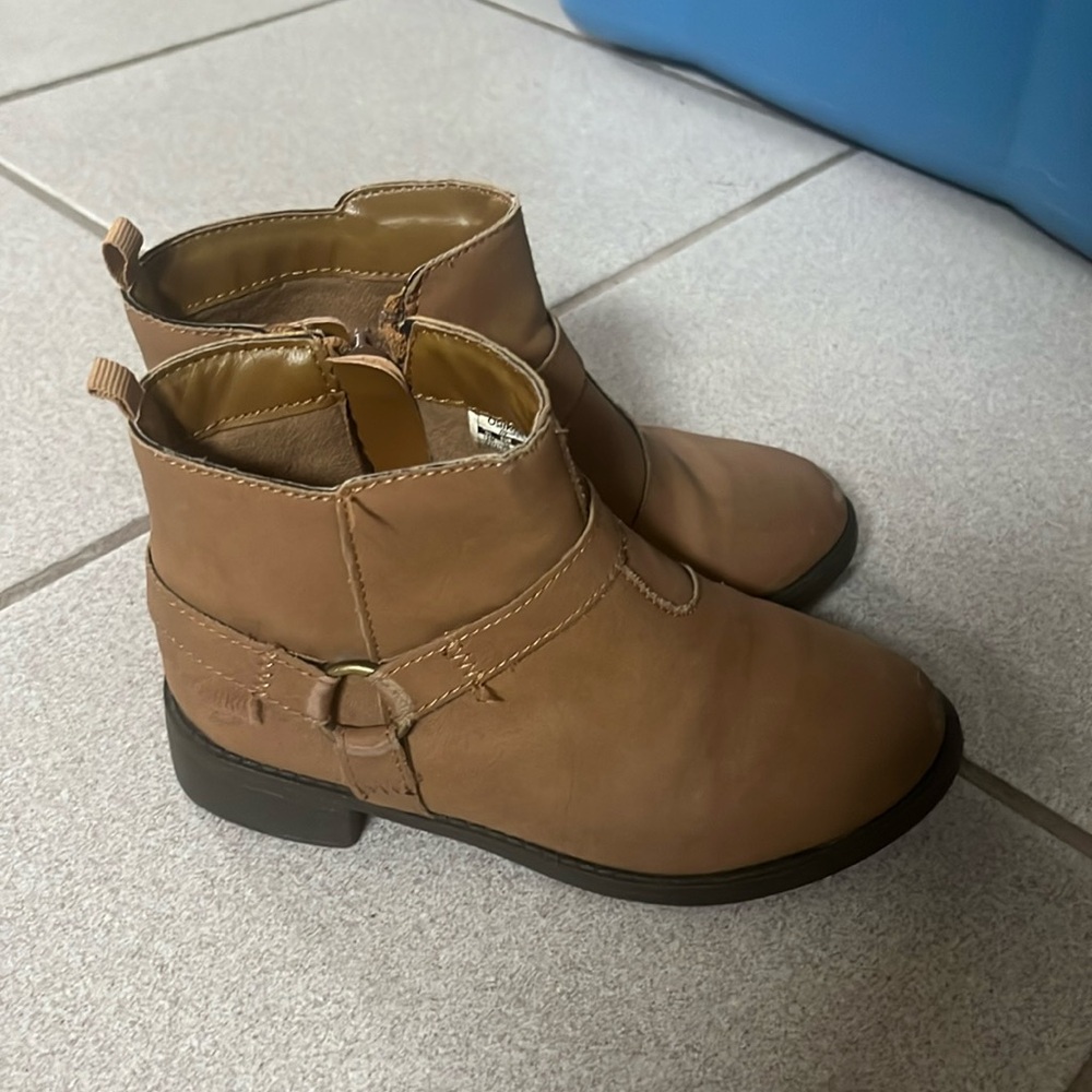 Girls brown boots